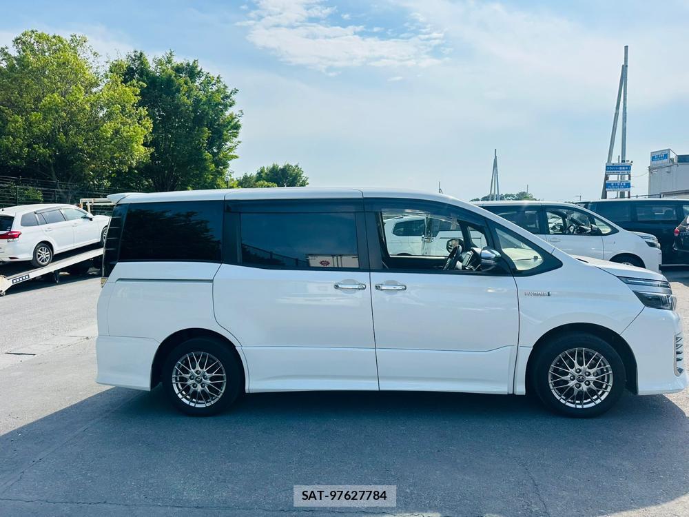 Toyota VOXY 2017 6848849-5