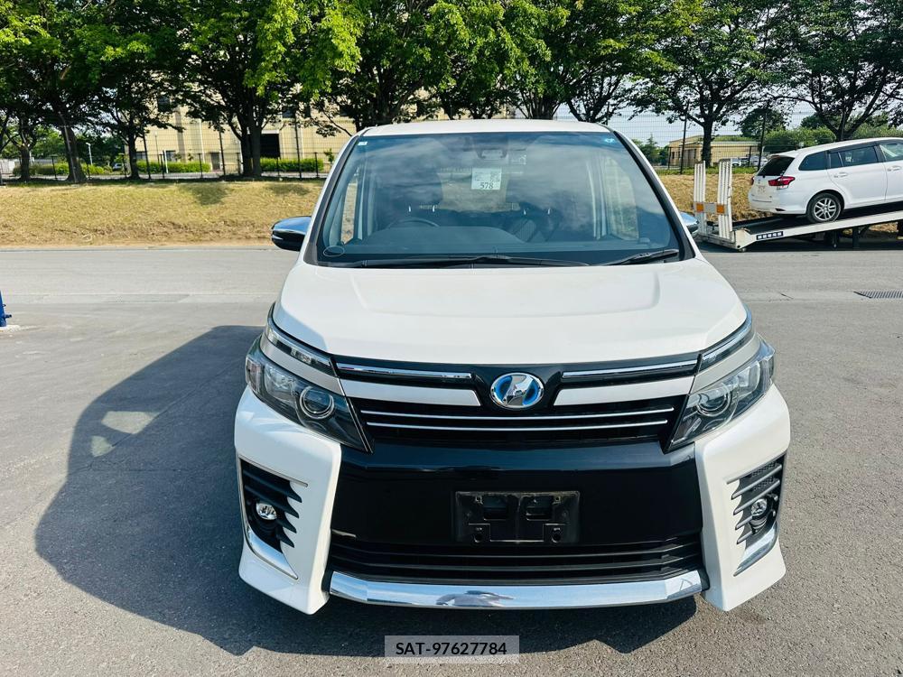 Toyota VOXY 2017 6848849-7