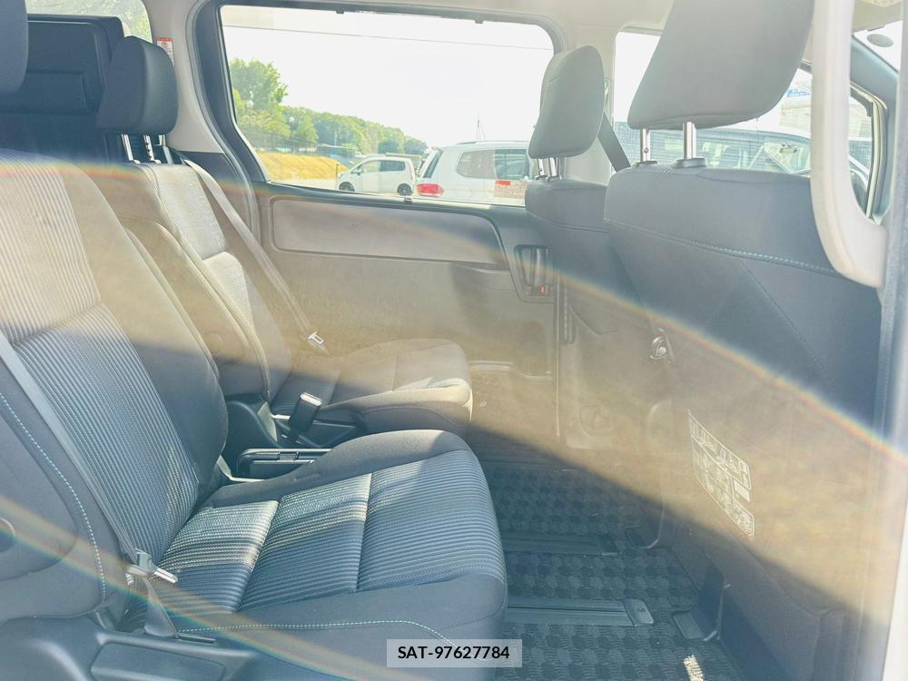 Toyota VOXY 2017 6848849-8