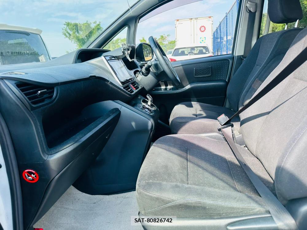 Toyota VOXY 2015 6848848-10