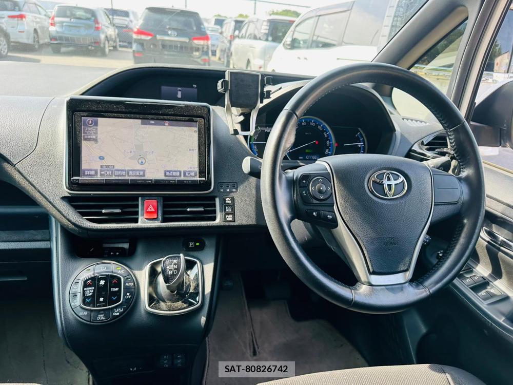 Toyota VOXY 2015 6848848-13