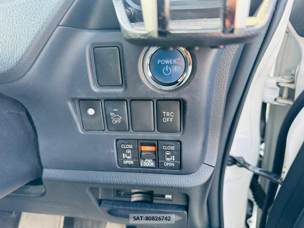 Toyota VOXY 2015 6848848-16