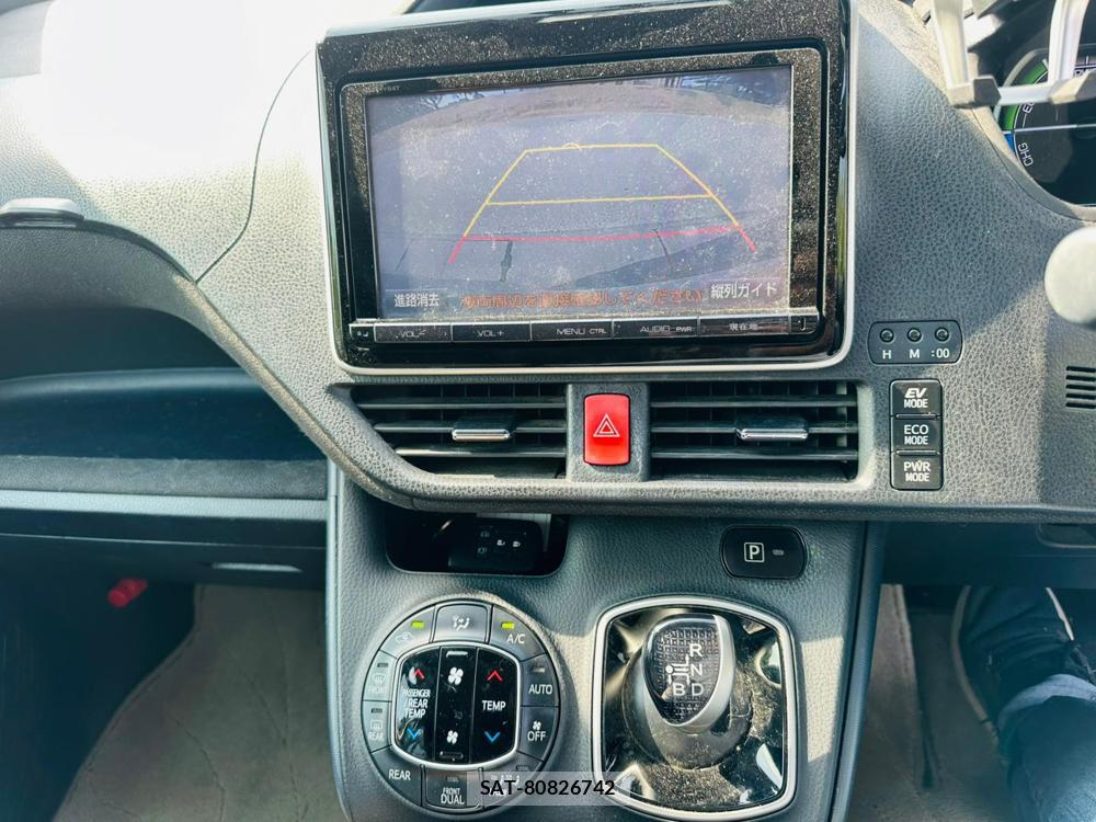Toyota VOXY 2015 6848848-18