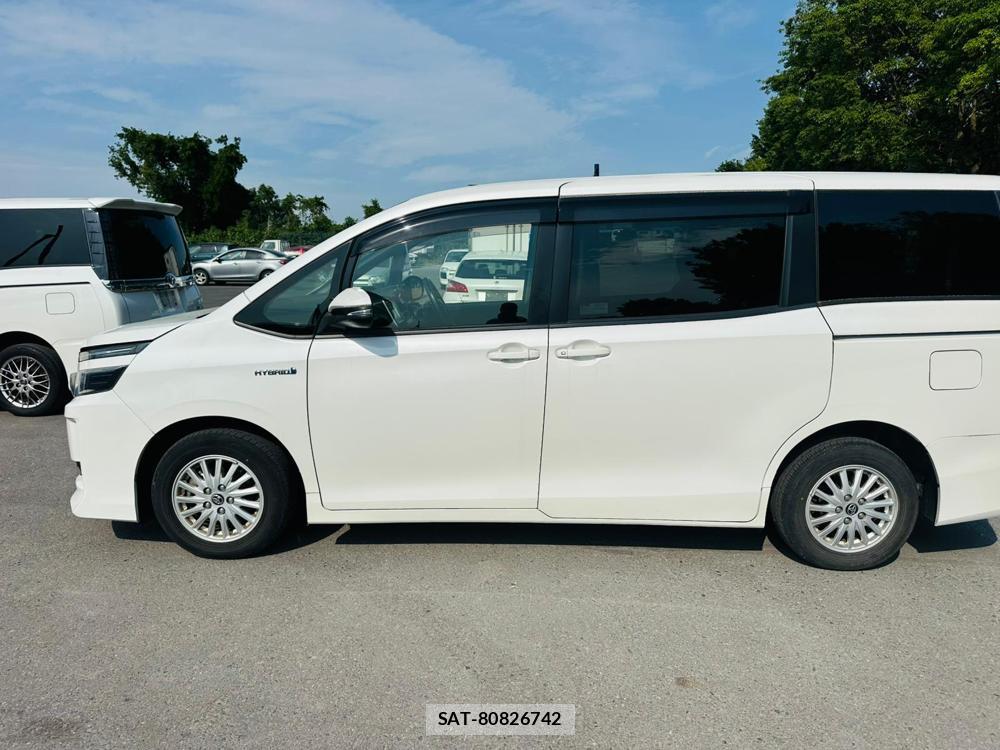 Toyota VOXY 2015 6848848-1