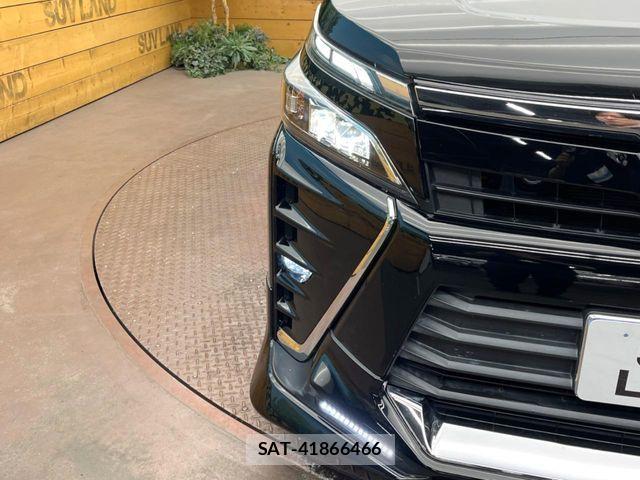 Toyota VOXY 2017-11 6999087-12