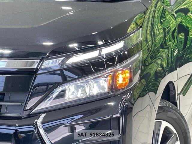 Toyota VOXY 2017-12 6999088-11