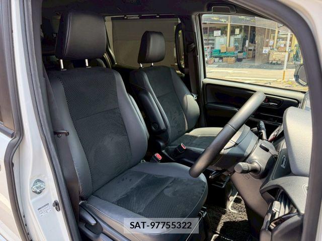Toyota VOXY 2021-03 6999083-10