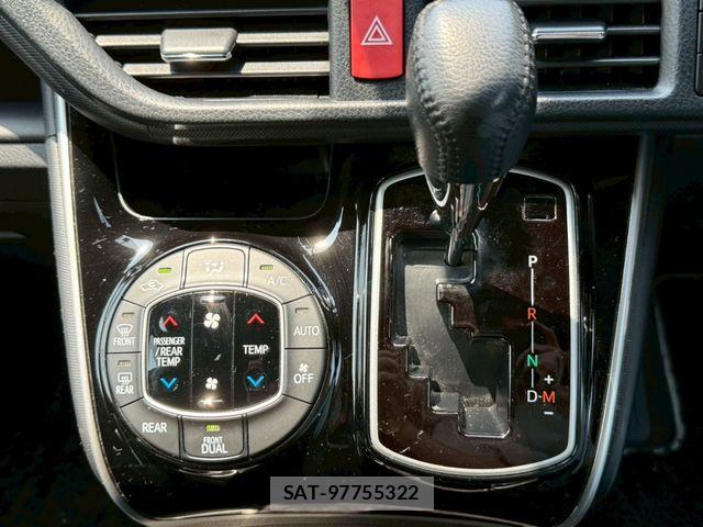 Toyota VOXY 2021-03 6999083-17