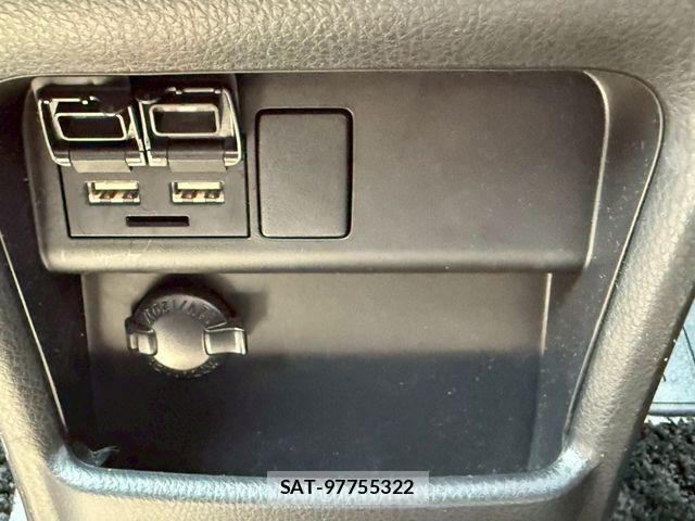 Toyota VOXY 2021-03 6999083-18