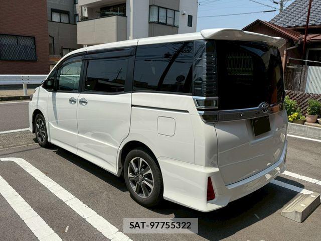 Toyota VOXY 2021-03 6999083-2