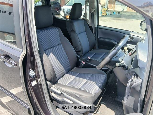 Toyota VOXY 2014-02 6999110-14