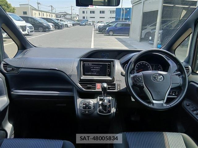 Toyota VOXY 2014-02 6999110-17
