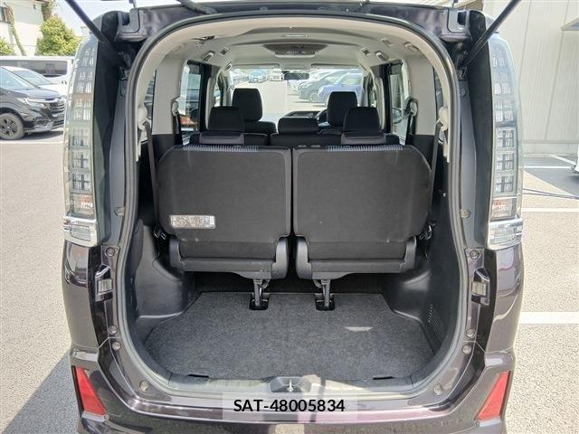 Toyota VOXY 2014-02 6999110-19