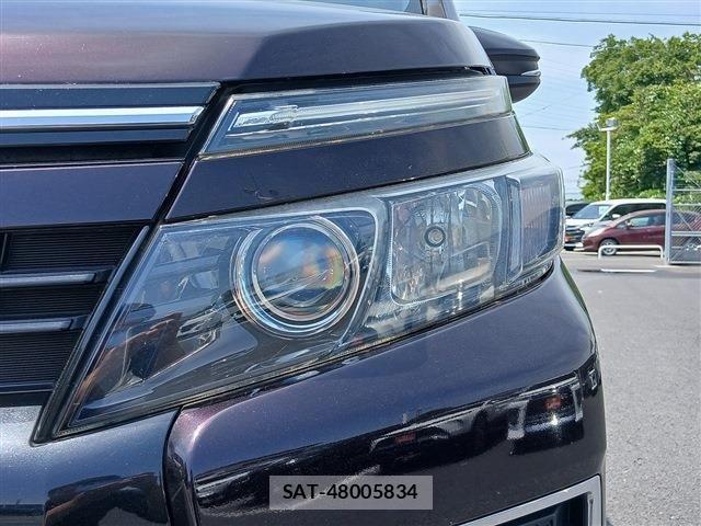 Toyota VOXY 2014-02 6999110-27