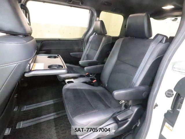 Toyota VOXY 2021-06 6999080-7