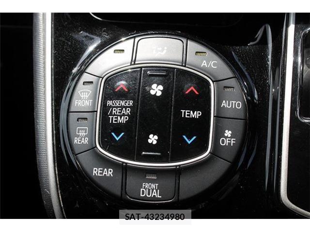 Toyota VOXY 2019-10 6999099-4