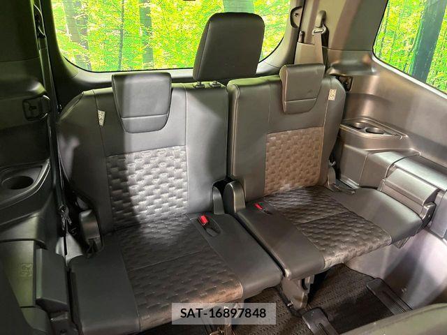 Toyota VOXY 2023-06 6999061-9