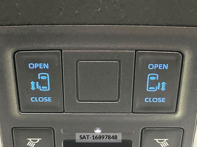 Toyota VOXY 2023-06 6999061-6
