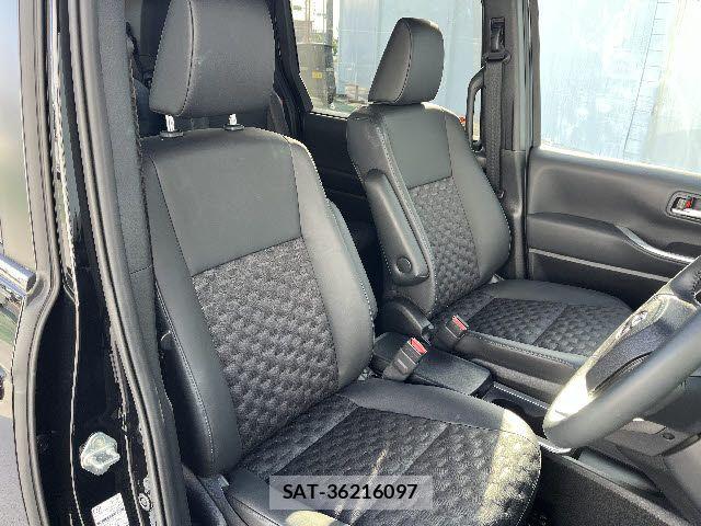 Toyota VOXY 2025-05 6999058-9