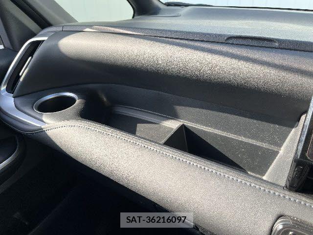 Toyota VOXY 2025-05 6999058-23