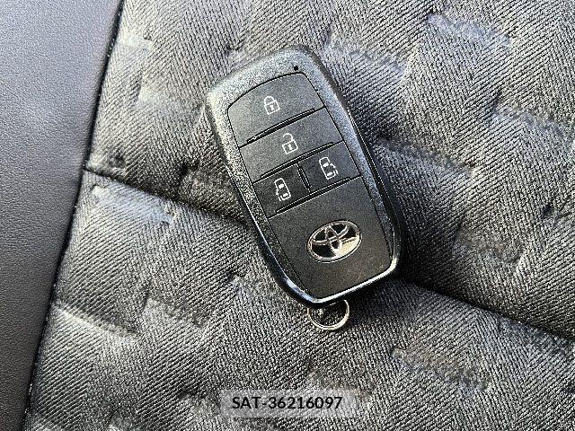 Toyota VOXY 2025-05 6999058-25
