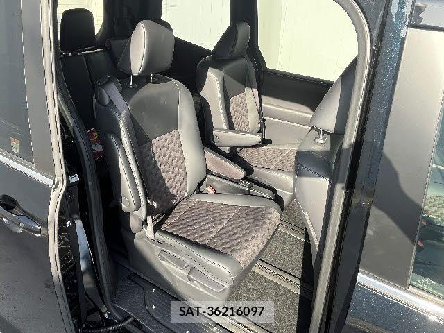 Toyota VOXY 2025-05 6999058-3