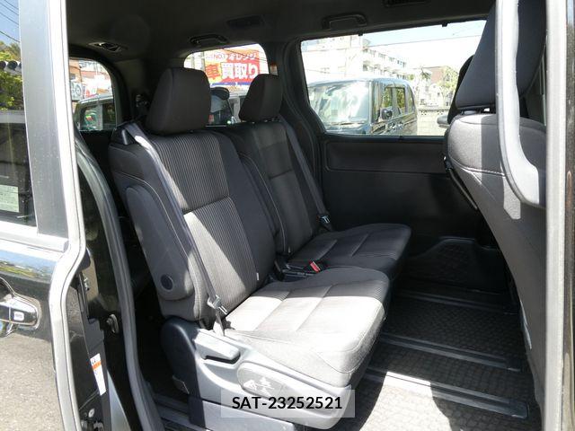 Toyota VOXY 2017-09 6999096-13