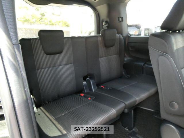 Toyota VOXY 2017-09 6999096-14