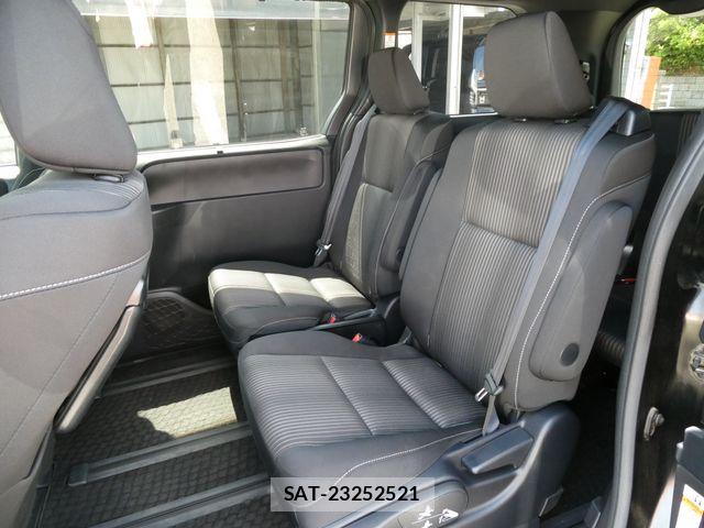 Toyota VOXY 2017-09 6999096-16