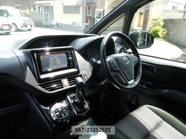 Toyota VOXY 2017-09 6999096-20