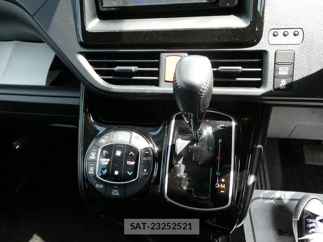 Toyota VOXY 2017-09 6999096-25