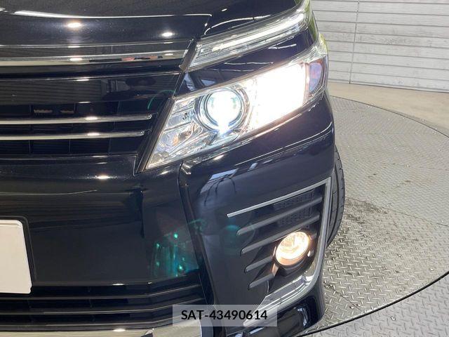 Toyota VOXY 2015-12 6999093-13