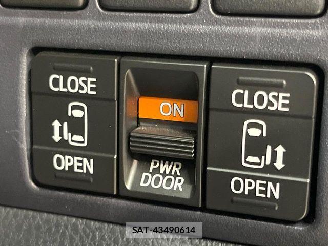 Toyota VOXY 2015-12 6999093-2