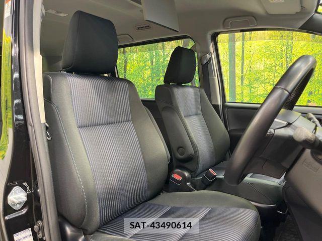 Toyota VOXY 2015-12 6999093-8