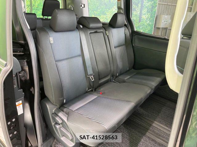 Toyota VOXY 2017-05 6999094-8
