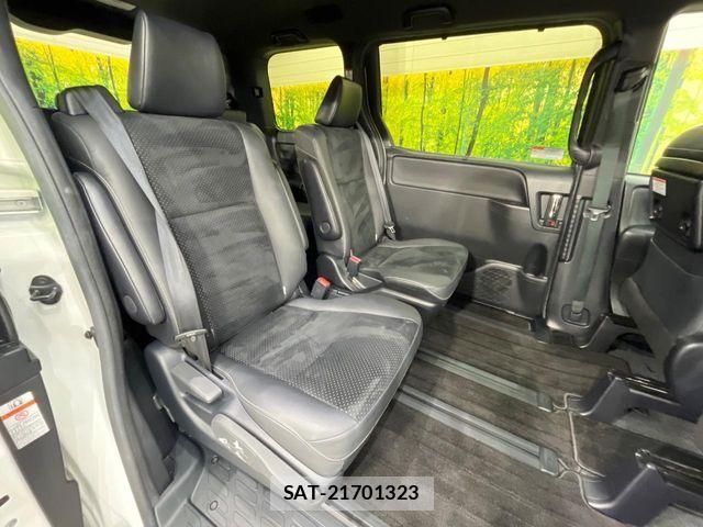 Toyota VOXY 2021-09 6999070-8