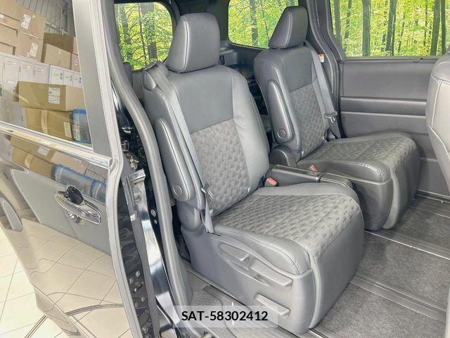 Toyota VOXY 2023-03 6999060-7