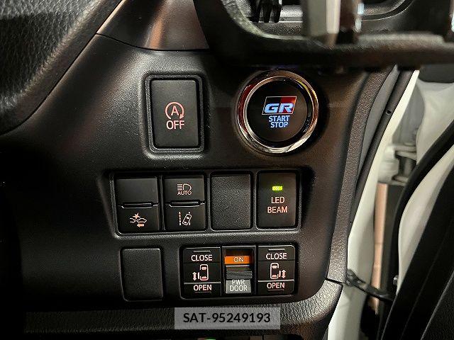 Toyota VOXY 2020-08 6999072-11