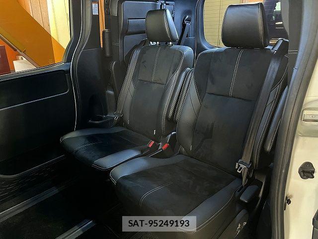 Toyota VOXY 2020-08 6999072-12