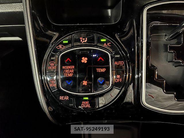 Toyota VOXY 2020-08 6999072-14