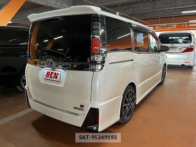 Toyota VOXY 2020-08 6999072-2