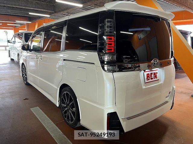 Toyota VOXY 2020-08 6999072-8