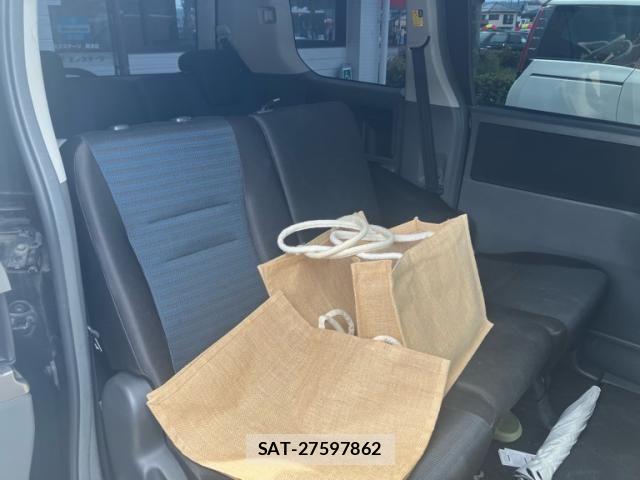 Toyota VOXY 2010-04 6999112-11