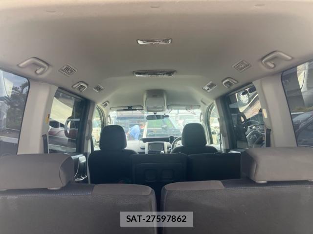 Toyota VOXY 2010-04 6999112-7