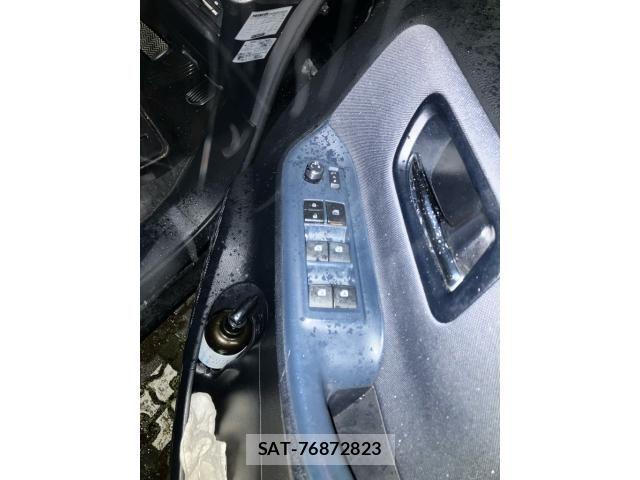 Toyota VOXY 2015-02 6999108-13