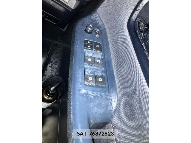 Toyota VOXY 2015-02 6999108-14