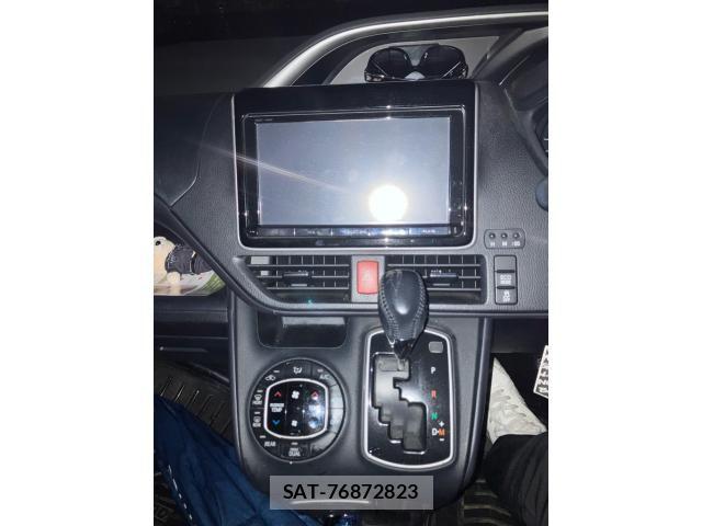 Toyota VOXY 2015-02 6999108-17