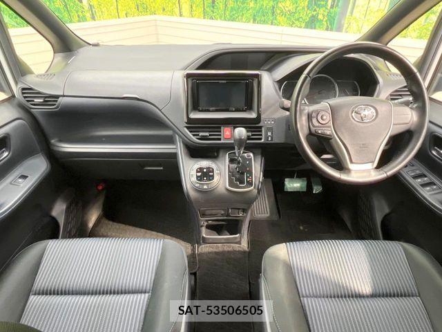 Toyota VOXY 2015-05 6999104-1