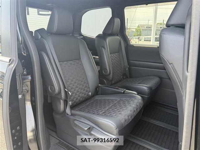 Toyota VOXY 2024-03 6999071-15