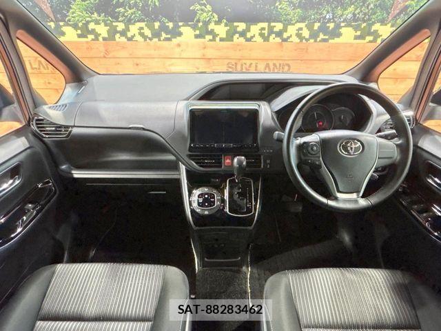 Toyota VOXY 2019-05 6999090-1